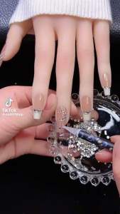 Khay bi tròn mix 2 màu trang trí móng siêu xinh