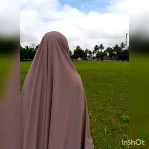 FRENCH KHIMAR SET ROK\\n\\nSet Khimar Rok FRENCH adalah pakaian syar'i yang dirancang dengan gaya elegan dan modern, menjadikannya pilihan ideal bagi para wanita yang menginginkan penampilan menarik dan sesuai dengan prinsip-prinsip agama mereka. Dalam artikel ini, kita akan membahas tentang desain, bahan, kelebihan, cara memilih ukuran khimar universal, serta tips menggunakan aksesoris khimar modis.\\n\\n Apa itu Set Khimar Rok FRENCH?\\n\\nSet Khimar Rok FRENCH adalah pakaian syar'i yang terdiri dari khimar dan rok. Desain khimar elegan ini dapat memberikan penampilan menarik dan anggun bagi para wanita yang mengenakannya. Selain itu, bahan khimar berkualitas juga menjadi fokus utama dalam set ini.\\n\\n Desain Khimar Elegan\\n\\nDesain khimar dalam set FRENCH memiliki gaya elegan dan modern, yang dapat menyesuaikan dengan berbagai acara dan kesempatan. Desain khimar ini dirancang dengan detail yang rapi dan mewah, menjadikannya pilihan ideal bagi para wanita yang menginginkan penampilan menarik dan sesuai dengan prinsip-prinsip agama mereka.\\n\\n Bahan Khimar Berkualitas\\n\\nBahan khimar berkualitas dalam set FRENCH adalah fokus utama dalam pembuatan set ini. Bahan khimar berkualitas ini dapat memberikan kenyamanan maksimal bagi para wanita yang mengenakannya, serta menjaga penampilan mereka tetap menarik dan anggun.\\n\\n Mengapa Pilih Set Khimar Rok FRENCH?\\n\\nSet Khimar Rok FRENCH memiliki beberapa kelebihan yang menjadikannya pilihan ideal bagi para wanita yang menginginkan penampilan menarik dan sesuai dengan prinsip-prinsip agama mereka.\\n\\n Kelebihan Set Khimar Rok FRENCH\\n\\nBeberapa kelebihan set khimar rok FRENCH antara lain:\\n\\n- Desain khimar elegan dan modern\\n- Bahan khimar berkualitas\\n- Ukuran khimar universal yang dapat disesuaikan dengan berbagai ukuran tubuh\\n- Aksesoris khimar modis yang dapat menambah nilai estetika penampilan\\n\\n Cara Memilih Ukuran Khimar Universal\\n\\nMemilih ukuran khimar universal yang tepat sangat penting agar penampilan tetap menarik dan sesuai dengan prinsip-prinsip agama. Beberapa tips memilih ukuran khimar universal antara lain:\\n\\n- Periksa ukuran tubuh Anda sebelum membeli khimar\\n- Pilih ukuran khimar yang pas dengan tubuh Anda\\n- Jangan memilih ukuran khimar yang terlalu ketat atau longgar\\n\\n Tips Menggunakan Aksesoris Khimar Modis\\n\\nMenggunakan aksesoris khimar modis dapat menambah nilai estetika penampilan Anda. Berikut beberapa tips menggunakan aksesoris khimar modis:\\n\\n Memadukan Aksesoris dengan Desain Khimar Elegan\\n\\nMemadukan aksesoris dengan desain khimar elegan dapat memberikan penampilan yang menarik dan anggun. Beberapa tips memadukan aksesoris dengan desain khimar elegan antara lain:\\n\\n- Pilih aksesoris yang sesuai dengan warna khimar Anda\\n- Pilih aksesoris yang sesuai dengan gaya desain khimar Anda\\n- Jangan menggunakan terlalu banyak aksesoris sekaligus\\n\\n Menyesuaikan Aksesoris dengan Bahan Khimar Berkualitas\\n\\nMenyesuaikan aksesoris dengan bahan khimar berkualitas dapat memberikan penampilan yang menarik dan anggun. Beberapa tips menyesuaikan aksesoris dengan bahan khimar berkualitas antara lain:\\n\\n- Pilih aksesoris yang sesuai dengan jenis bahan khimar Anda\\n- Jangan menggunakan aksesoris yang dapat merusak bahan khimar Anda\\n- Jangan menggunakan terlalu banyak aksesoris sekaligus\\n\\n Kesimpulan\\n\\nSet Khimar Rok FRENCH adalah pakaian syar'i yang dirancang dengan gaya elegan dan modern, menjadikannya pilihan ideal bagi para wanita yang menginginkan penampilan menarik dan sesuai dengan prinsip-prinsip agama mereka. Desain khimar elegan, bahan khimar berkualitas, ukuran khimar universal, serta aksesoris khimar modis adalah beberapa fitur utama dari set ini. Dengan memilih set khimar rok FRENCH, Anda dapat menunjukkan penampilan yang menarik dan anggun, serta menjaga prinsip-prinsip agama Anda.\n}