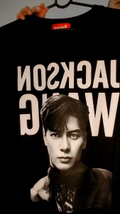 เสื้อยืดสีดำโอเวอร์ไซด์ ลายแจ็คสัน