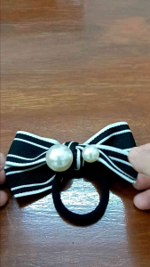 Victtoria stripe ribbon BW ikat rambut model pita garis mutiara aksesoris kekinian wanita korea