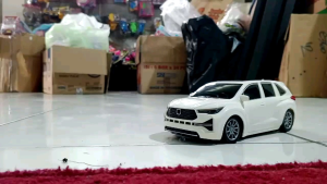 Mainan Mobil Innova Remote Control Luxury Car Dilengkapi Lampu Dan Bisa Buka Tutup