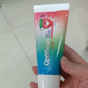 Kem Đánh Răng Hương Dâu Cho Bé Từ 2 đến 6 tuổi