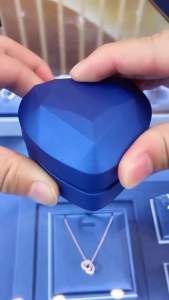 Kalung Wanita Mewah Liontin Bunga Permata Korean Style Rantai Italy Titanium Anti Karat