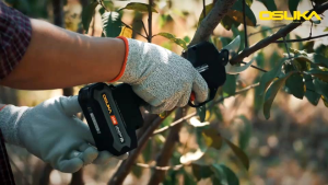 กรรไกรตัดกิ่งไร้สาย20V OCMPP451-D1 OSUKA