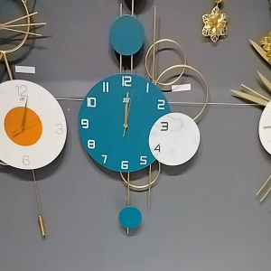 She-well jam dinding aesthetic mewah