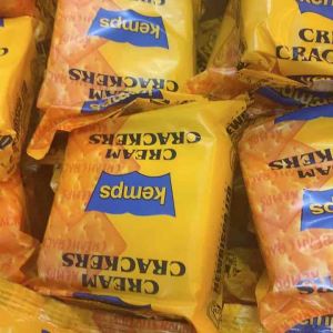 Cream crackers biscuits 17g 5 for 20rm one pack