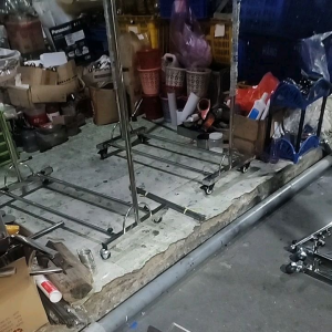 Sào phơi đồ đơn   1 tầng  .Kích thước dài 120cm cao 150cm  có gắn bánh xe  . Có 2 loại  sào inox 201 và  sào inox 304