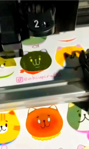 สติ๊กเกอร์น่ารักไดคัท handmade ลายBerry Kat สติ๊กเกอร์มันเงา กันน้ำ