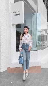 เสื้อแขนเว้าไหล่ รูดผูกโบว์ที่คอ สวยแบบมงลงเลย