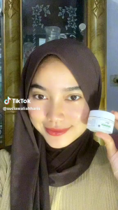 Krim Reglow Rejuvenating Intensive: Solusi Perawatan Kulit Kering & Anti-Penuaan