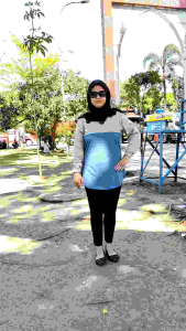 Kaos Wanita Oval Motif Kombinasi Bahan Katun Adem