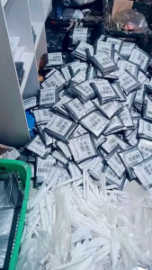 hijab paris segi empat premium jadul/neci tepi rapih