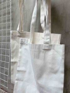 Flat Plain Canvas Totebag: A Versatile Shopping Bag