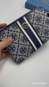 กระเป๋าคล้องมือ กระเป๋าคล้องแขนขนาด 6.5 นิ้วลายใหม่หนึ่งซิปหนึ่งช่องใช้งานรุ่นขายดีสุดฮิต หนังสวยดีมีพร้อมส่ง