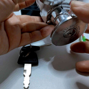 Kunci Kontak Vega ZR & Set Jok Bahan Halus