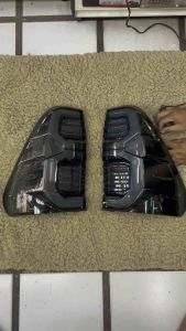 ไฟท้าย ไฟท้ายแต่ง โตโยต้า รีโว้ REVO led GR ไฟเลี้ยววิ่ง มี2สี สีแดง และ สีสโมค ปี2015-2024taillamp revo led smoke gr