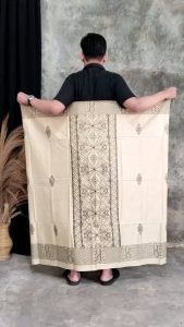 SARUNG BATIK MOTIF WADIMOR BALI PALAIKAT DEWASA SANTUNG PRIMIS TERBARU SANTRI PEKALONGAN\\n\\n Apa Itu Sarung Batik Motif Wadimor?\\n\\nSarung batik motif wadimor adalah jenis pakaian tradisional Indonesia yang dikenal dengan corak dan pola yang unik. Motif wadimor sendiri berasal dari kata \"wado\" yang berarti belajar dan \"mor\" yang berarti agama, sehingga sarung ini sering digunakan oleh santri dan masyarakat Islam lainnya.\\n\\n Sejarah Sarung Batik Motif Wadimor\\n\\nMotif wadimor pertama kali muncul di Pekalongan, Jawa Tengah, sekitar tahun 1920-an. Pada awalnya, sarung ini dibuat untuk digunakan oleh santri dalam melaksanakan ibadah dan belajar. Namun, seiring berjalannya waktu, sarung batik motif wadimor menjadi semakin populer dan digunakan oleh masyarakat umum.\\n\\n Karakteristik Sarung Batik Motif Wadimor\\n\\nSarung batik motif wadimor memiliki karakteristik unik yang membedakannya dari jenis sarung lainnya. Beberapa karakteristik tersebut antara lain:\\n\\n- Corak dan pola yang khas dengan kombinasi warna hitam, merah, dan kuning\\n- Bahan yang berkualitas tinggi dan nyaman dipakai\\n- Proses pembuatan yang rumit dan membutuhkan keahlian khusus\\n\\n Bagaimana Memilih Sarung Batik Motif Wadimor yang Tepat?\\n\\nUntuk memilih sarung batik motif wadimor yang tepat, ada beberapa pertimbangan yang perlu diperhatikan:\\n\\n Pertimbangan Desain dan Motif\\n\\nPertimbangkan desain dan motif sarung batik yang sesuai dengan selera dan kebutuhan Anda. Sarung batik motif wadimor biasanya memiliki corak dan pola yang khas, namun terdapat variasi dalam hal ukuran dan detail pola.\\n\\n Kualitas Bahan dan Pembuatan\\n\\nPastikan sarung batik yang Anda pilih terbuat dari bahan berkualitas tinggi dan dibuat dengan baik. Hal ini akan mempengaruhi kenyamanan dan ketahanan sarung batik tersebut.\\n\\n Sarung Batik Motif Wadimor Bali Palaikat Dewasa Santung Primis Terbaru Santri Pekalongan\\n\\nSarung batik motif wadimor Bali Palaikat dewasa santung primis terbaru santri Pekalongan adalah salah satu jenis sarung batik yang populer di kalangan masyarakat Indonesia, terutama di daerah Pekalongan. Berikut ini adalah penjelasan lebih lanjut mengenai sarung batik ini:\\n\\n Mengenali Sarung Batik Motif Wadimor Bali Palaikat Dewasa\\n\\nSarung batik motif wadimor Bali Palaikat dewasa santung primis terbaru santri Pekalongan memiliki beberapa karakteristik unik yang membedakannya dari jenis sarung batik lainnya, antara lain:\\n\\n- Corak dan pola yang khas dengan kombinasi warna hitam, merah, dan kuning\\n- Bahan yang berkualitas tinggi dan nyaman dipakai\\n- Proses pembuatan yang rumit dan membutuhkan keahlian khusus\\n\\n Manfaat Sarung Batik Motif Wadimor Bali Palaikat Dewasa Santung Primis Terbaru Santri Pekalongan\\n\\nSarung batik motif wadimor Bali Palaikat dewasa santung primis terbaru santri Pekalongan memiliki beberapa manfaat, antara lain:\\n\\n- Memiliki nilai budaya dan tradisi Indonesia\\n- Cocok digunakan untuk berbagai acara formal maupun informal\\n- Meningkatkan rasa percaya diri dan kenyamanan dalam berpakaian\\n\\n Cara Merawat Sarung Batik Motif Wadimor Bali Palaikat Dewasa Santung Primis Terbaru Santri Pekalongan\\n\\nUntuk menjaga kualitas dan ketahanan sarung batik motif wadimor Bali Palaikat dewasa santung primis terbaru santri Pekalongan, ada beberapa langkah perawatan yang perlu diperhatikan:\\n\\n Langkah-langkah Perawatan\\n\\nBerikut ini adalah langkah-langkah perawatan sarung batik motif wadimor Bali Palaikat dewasa santung primis terbaru santri Pekalongan:\\n\\n1. Cuci sarung batik dengan air dingin dan deterjen khusus batik\\n2. Rendam sarung batik selama 15 menit sebelum mencuci\\n3. Jemur sarung batik di tempat teduh dan hindari sinar matahari langsung\\n4. Setrika sarung batik dengan suhu rendah dan jangan gunakan alat setrika yang mengandung logam\\n\\n Tips Menghindari Kerusakan pada Sarung Batik\\n\\nBerikut ini adalah beberapa tips untuk menghindari kerusakan pada sarung batik motif wadimor Bali Palaikat dewasa santung primis terbaru santri Pekalongan:\\n\\n- Hindari menggunakan bahan kimia yang dapat merusak bahan sarung batik\\n- Jangan menumpuk sarung batik dalam jumlah banyak karena dapat menyebabkan kerutan dan kerusakan\\n- Simpan sarung batik di tempat yang kering dan tidak lembab\\n\\nDengan memperhatikan langkah-langkah perawatan dan tips menghindari kerusakan pada sarung batik motif wadimor Bali Palaikat dewasa santung primis terbaru santri Pekalongan, Anda dapat menjaga kualitas dan ketahanan sarung batik tersebut.\"\n}