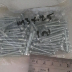 Peralatan Kerja Tukang: baut dan mur 6/m3x2.5cm obeng isi 100set