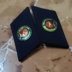 Trang phục bảo vệ- ve tiết cổ áo