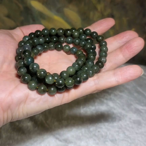 8.2mm Natural untreated Burma Jade (Type A Jadeite) light green with yellow hue Jade necklace (with certificate) 翡翠淡绿带黄调项链(带证书)