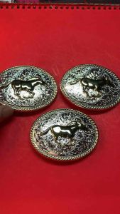 หัวมอนทาน่าเนื้อโลหะสีเงินขอบทองขนาด8ซมแถมกล่างฟรี