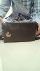 Tas Slempang Model Slop: Tas Multifungsi untuk Aktivitas Sehari-Hari