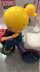 ของเล่นใส่ถ่าน เด็กปั่นจักรยานสามล้อ หมุนได้ 360 องศามีเสียงมีไฟ