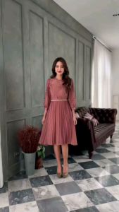 เดรสออกงาน เดรสทำงาน สีน้ำตาล ชมพู เดรสลูกไม้ลายสวยต่อชิฟฟ่อนอัดพลีทแต่งเข็มขัดมูก ทรงเอ แขนพอง สวยเรียบร้อย มีระดับค่ะ สีฟ้าคราม