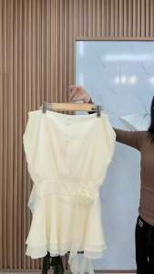 Set Tiểu Thư Chất Liệu Tơ Mềm Dáng Trễ Vai Hở Lưng Cúc Bọc Phối Hoa Vặn Nhún Hông Sang Chảnh QUYN.091