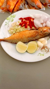 ปลาทูเค็มโบราณเนื้อแข็งไปม่เละ 1แพ็ค6ตัวตัวใหญ่5ตัว