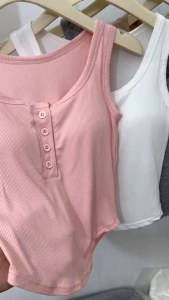 เสื้อกล้ามผ้าร่องกระดุมหน้า 4 เม็ดเสริมฟองน้ำ