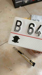 Plat Nomor Motor Variasi Karbon Baut Tanam