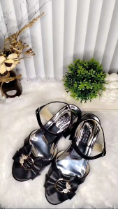 Sandal Heels Wanita Anak-Anak: Sandal Pesta Anak Terbaru dan Motif Tali