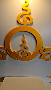 หิ้งพระมีไฟ วางพระ7นิ้ว สีขาว ติดผนังได้ ตั้งโต๊ะได้     ฟรีต้นโพธิ์โอมรวย (เลือกได้ในตัวเลือกสินค้าค่ะ)