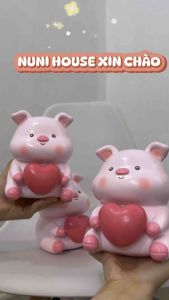 Bình trang trí Heo Đất Lợn Đất Tiết Kiệm Chất Liệu COMPOSITE trang trí nhà cửa [ HÀNG ẢNH THẬT LOẠI ĐẸP ] HEO ÔM TIM