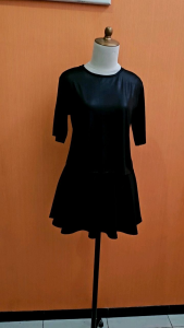 atasan wanita hitam mengkilat THE EDITORS MARKET cewek M L blouse lengan pendek MEWAH santai crop top