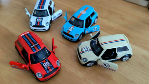 โมเดลรถ มินิ รถเหล็ก รถแข่ง มีกล่อง มีลาน เปิดประตูได้ รถคลาสสิก