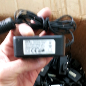 Nguồn sạc DVE 12V -1A xịn cũ chất lượng