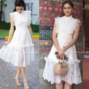 เดรสลูกไม้ยาวสีขาวแต่งชายระบาย คอเต่าสวยหรู 1555