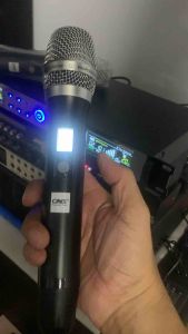Micro karaoke không dây CAVS S8 New 2024 - Chính Hãng (Mic UHF tư dò sóng sạch hát nhẹ tiếng hay và trầm ấm mic chống hú rất tốt)