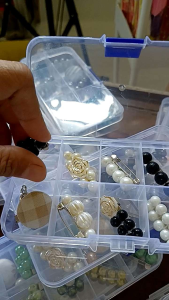 1 Box Peniti Jilbab Mutiara Warna-warni Isi 10pc