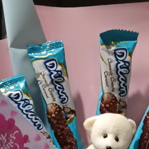 Bucket Dilan Chocolate Crunchy Caramel: Hadiah Ultah Pacar & Kado Wisuda