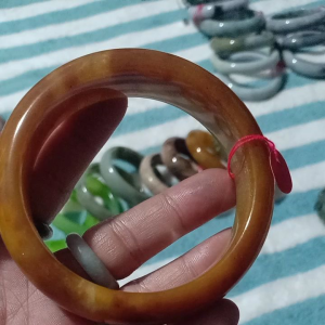 กำไลหยกแผลจากพม่าไซส์62รหัส 074BB