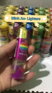 Bật lửa khò xí ngầu chống gió Sạc lại nhiên liệu được khi hếtphần lựa chọn loại có bơ.m và loại không bơ.m