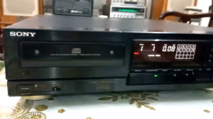 Đầu đĩa CD Sony CDP-337ESD còn đẹp như hình zin nguyên bản.