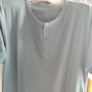 KAOS PRIA KANCING TIGA DISTRO