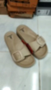 Sandal Selop Gesper Wanita Sandal Karet Jelly Wanita Kekinian Anti Slip