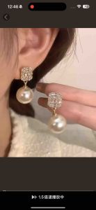 ต่างหูผู้หญิงสไตล์อินเทรนด์ หรูหราเล็กน้อย ปลายเข็มเงินแท้ S925 พร้อมเพชรสี่เหลี่ยมและไข่มุก เรียบหรู สวมใส่ได้ทุกโอกาส