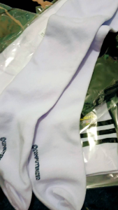 KAOS KAKI PANJANG DI ATAS LUTUT SCHOOL WANITA KOREA TEBAL PUTIH LIS HITAM