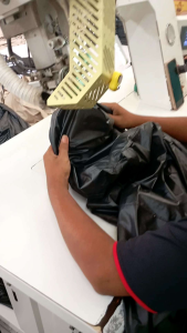 Atasan jas hujan berkerah sleting waterproof full press bahan pvc 025 mm lentur tebal dan awet